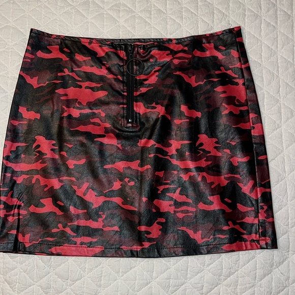 wild fable Dresses & Skirts - Red and Black camo skirt. Black zipper.